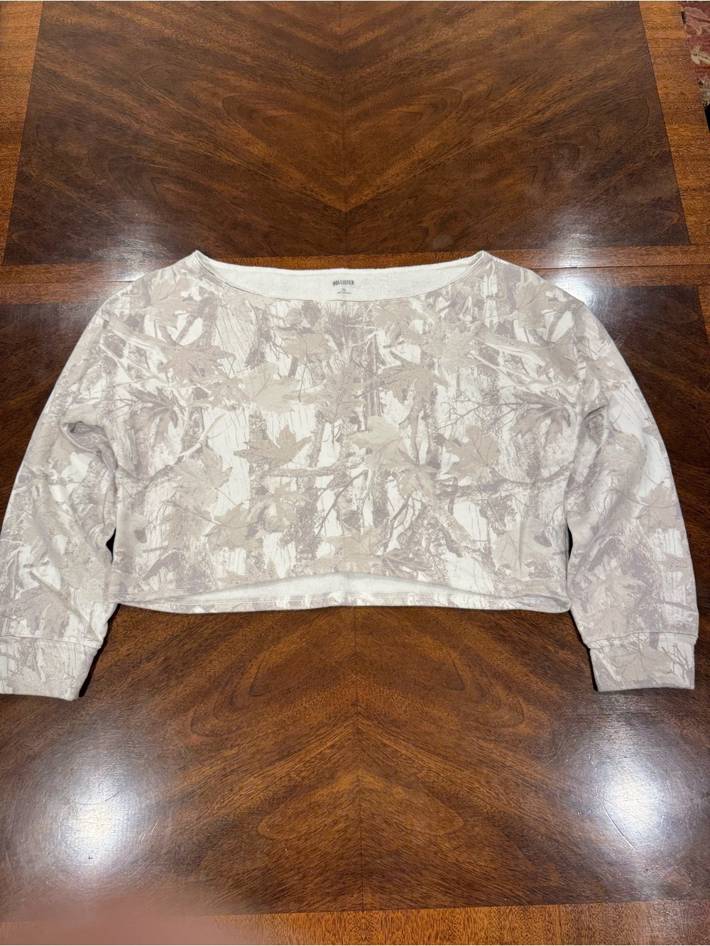 HollIster Ladies Cropped Camo Camouflage Sweatshirt